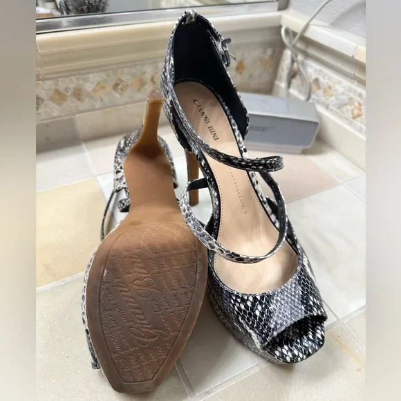 Gianni Bini platform heels - Picture 3 of 4